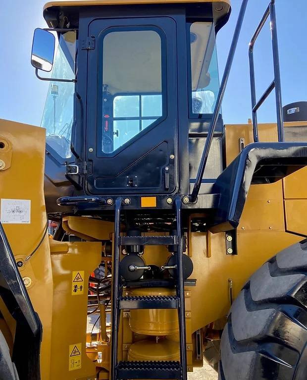NEW CAT Caterpillar 7 TON Loader Warranty up to 10 YEARS НОВА Копарка CAT Caterpillar 7 ТОН Гарантія до 10 РОКІВ NOWA Ładowarka CAT Caterpillar 7 TON Gwarancja do 10 LAT - Gumikerekes homlokrakodó: 3 kép. NEW CAT Caterpillar 7 TON Loader Warranty up to 10 YEARS НОВА Копарка CAT Caterpillar 7 ТОН Гарантія до 10 РОКІВ NOWA Ładowarka CAT Caterpillar 7 TON Gwarancja do 10 LAT - Gumikerekes homlokrakodó: 3 kép.