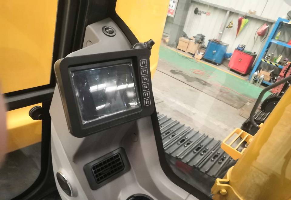 NEW MAXUS 13 Ton Crawler Excavator Warranty up to 10 YEARS НОВА Копарка гусенична MAXUS 13 тонн Гарантія до 10 РОКІВ NOWA Koparka gąsienicowa MAXUS 13 ton Gwarancja do 10 LAT - Lánctalpas kotró: 4 kép. NEW MAXUS 13 Ton Crawler Excavator Warranty up to 10 YEARS НОВА Копарка гусенична MAXUS 13 тонн Гарантія до 10 РОКІВ NOWA Koparka gąsienicowa MAXUS 13 ton Gwarancja do 10 LAT - Lánctalpas kotró: 4 kép.