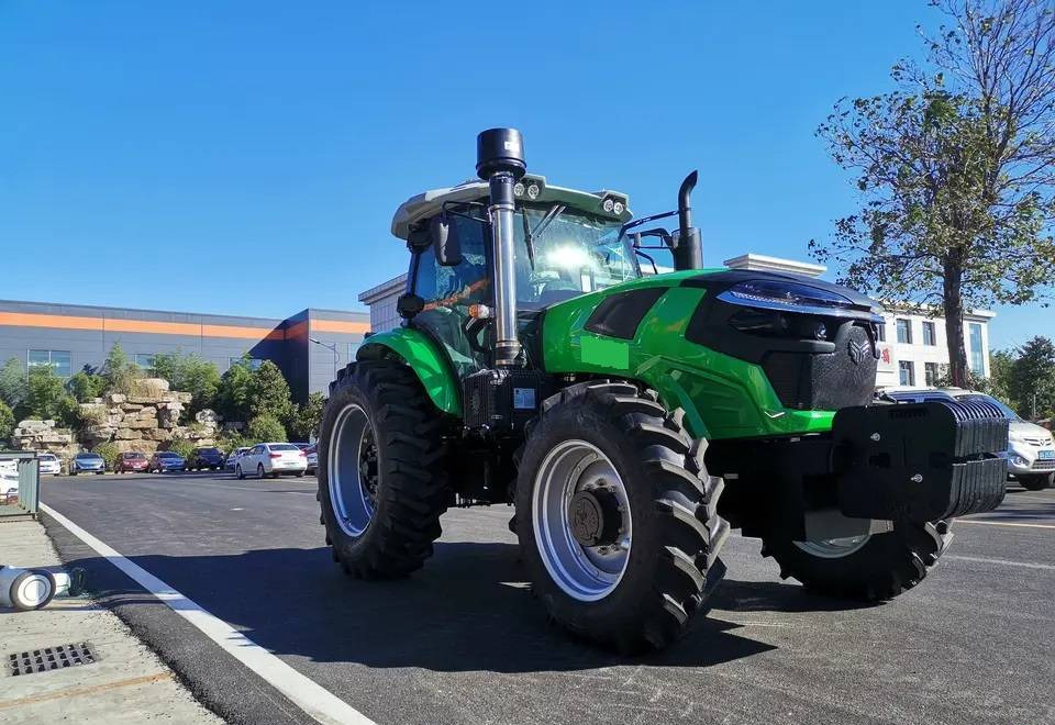 NEW MAXUS 200 HP 4x4 Tractor Warranty up to 10 YEARS НОВИЙ MAXUS 200 К.с. Трактор 4x4 Гарантія до 10 РОКІВ NOWY MAXUS 200 KM Ciągnik 4x4 Gwarancja do 10 LAT - Traktor: 3 kép. NEW MAXUS 200 HP 4x4 Tractor Warranty up to 10 YEARS НОВИЙ MAXUS 200 К.с. Трактор 4x4 Гарантія до 10 РОКІВ NOWY MAXUS 200 KM Ciągnik 4x4 Gwarancja do 10 LAT - Traktor: 3 kép.