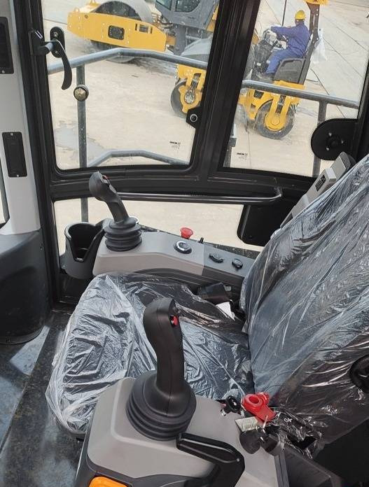 NEW MAXUS 36 TON Compactor Warranty up to 10 YEARS НОВИЙ Компактор 36 ТОН MAXUS Гарантія до 10 РОКІВ NOWY Kompaktor 36 TON MAXUS Gwarancja - Talajtömörítő: 3 kép. NEW MAXUS 36 TON Compactor Warranty up to 10 YEARS НОВИЙ Компактор 36 ТОН MAXUS Гарантія до 10 РОКІВ NOWY Kompaktor 36 TON MAXUS Gwarancja - Talajtömörítő: 3 kép.