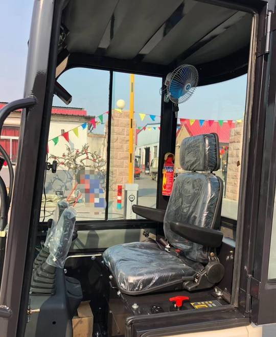 NEW MAXUS 38 HP 1700 kg Excavator with A/C Warranty up to 10 YEARS | НОВИЙ MAXUS 38 К.с. 1700 кг Екскаватор з кондиціонером Гарантія до 10 РОКІВ - Minikotró: 3 kép. NEW MAXUS 38 HP 1700 kg Excavator with A/C Warranty up to 10 YEARS | НОВИЙ MAXUS 38 К.с. 1700 кг Екскаватор з кондиціонером Гарантія до 10 РОКІВ - Minikotró: 3 kép.