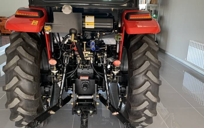 NEW MAXUS 55 HP 4x4 Tractor Euro 5 Warranty up to 10 YEARS | НОВИЙ MAXUS 55 К.с. 4x4 Трактор Євро 5 Гарантія до 10 РОКІВ - Traktor: 5 kép. NEW MAXUS 55 HP 4x4 Tractor Euro 5 Warranty up to 10 YEARS | НОВИЙ MAXUS 55 К.с. 4x4 Трактор Євро 5 Гарантія до 10 РОКІВ - Traktor: 5 kép.