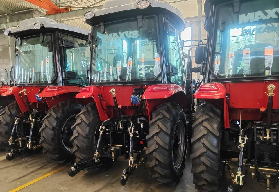 NEW MAXUS 70 HP 4x4 Export Tractor Warranty up to 10 YEARS НОВИЙ Трактор 70 К.с. 4x4 MAXUS Експорт Гарантія до 10 РОКІВ NOWY Ciągnik 70 KM 4x4 MAXUS Export Gwarancja do 10 LAT - Traktor: 1 kép. NEW MAXUS 70 HP 4x4 Export Tractor Warranty up to 10 YEARS НОВИЙ Трактор 70 К.с. 4x4 MAXUS Експорт Гарантія до 10 РОКІВ NOWY Ciągnik 70 KM 4x4 MAXUS Export Gwarancja do 10 LAT - Traktor: 1 kép.