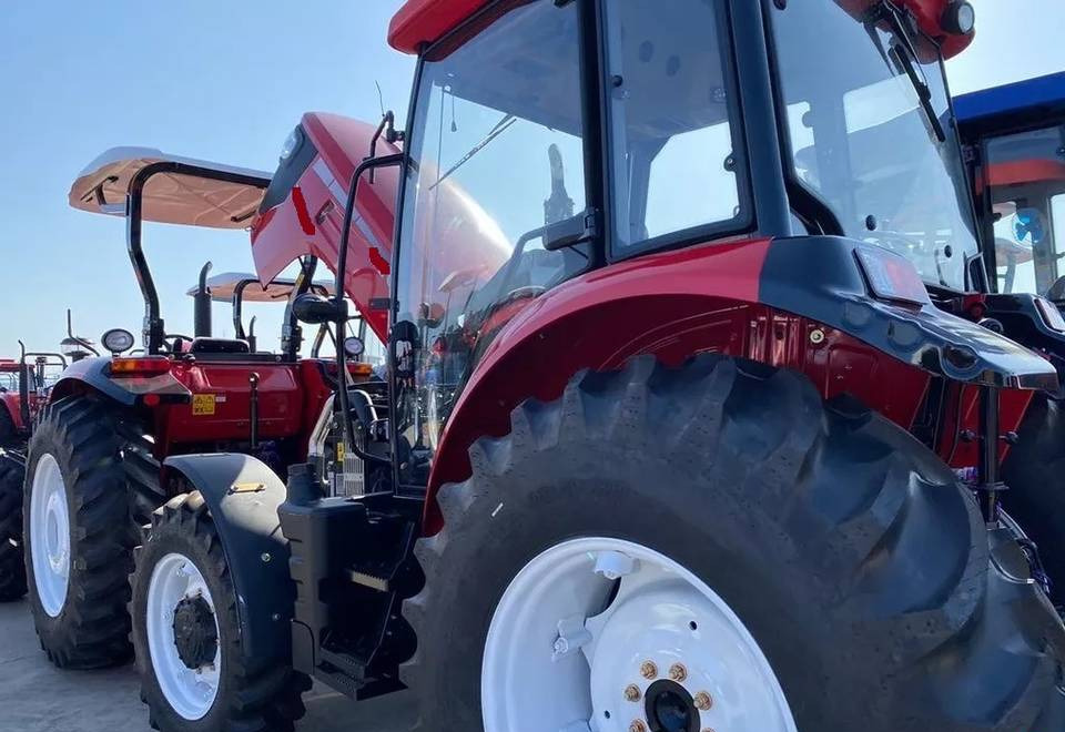 NEW MAXUS 75 HP 4x4 Tractor Euro 5 Warranty up to 10 YEARS | НОВИЙ MAXUS 75 К.с. Трактор 4x4 Євро 5 Гарантія до 10 РОКІВ - Traktor: 1 kép. NEW MAXUS 75 HP 4x4 Tractor Euro 5 Warranty up to 10 YEARS | НОВИЙ MAXUS 75 К.с. Трактор 4x4 Євро 5 Гарантія до 10 РОКІВ - Traktor: 1 kép.