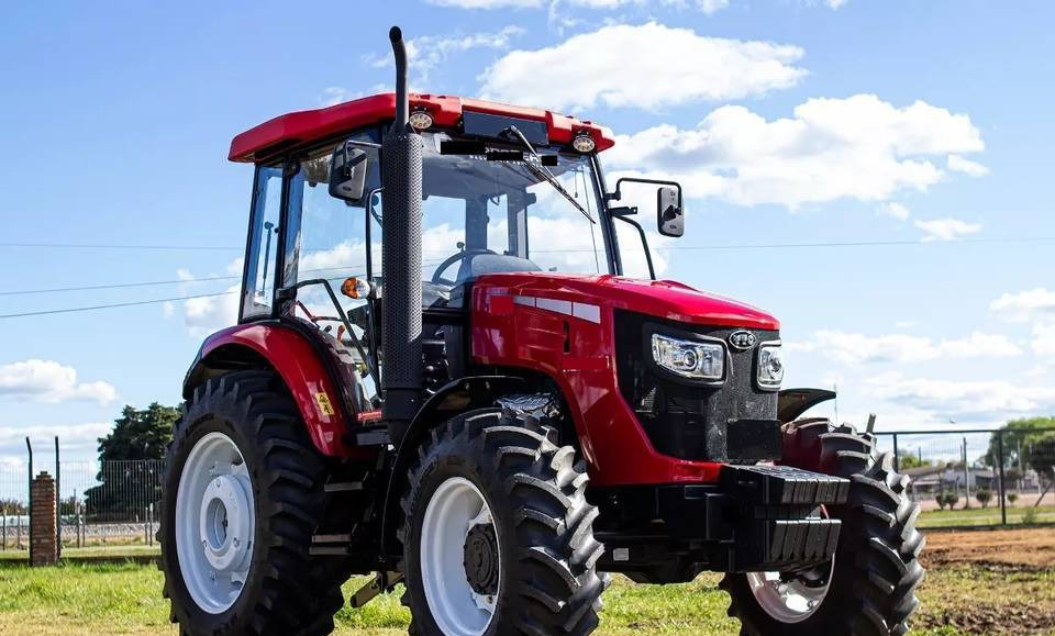 NEW MAXUS 97 HP 4x4 Tractor Euro 5 Warranty up to 10 YEARS | НОВИЙ MAXUS 97 К.с. Трактор 4x4 Євро 5 Гарантія до 10 РОКІВ - Traktor: 1 kép. NEW MAXUS 97 HP 4x4 Tractor Euro 5 Warranty up to 10 YEARS | НОВИЙ MAXUS 97 К.с. Трактор 4x4 Євро 5 Гарантія до 10 РОКІВ - Traktor: 1 kép.