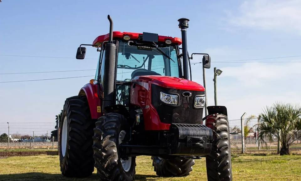 NEW MAXUS X130X HP 4x4 Tractor Euro 5 Warranty up to 10 YEARS | НОВИЙ MAXUS X130X К.с. 4x4 Трактор Євро 5 Гарантія до 10 РОКІВ - Traktor: 4 kép. NEW MAXUS X130X HP 4x4 Tractor Euro 5 Warranty up to 10 YEARS | НОВИЙ MAXUS X130X К.с. 4x4 Трактор Євро 5 Гарантія до 10 РОКІВ - Traktor: 4 kép.