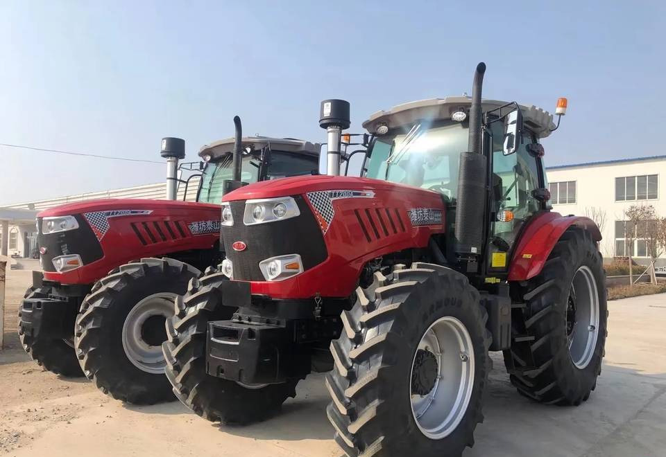 NEW Tractor 180 HP 4x4 MAXUS Warranty up to 10 Years НОВИЙ Трактор 180 К.с. 4x4 MAXUS Гарантія до 10 Років NOWY Ciągnik 180 KM 4x4 MAXUS Gwarancja do 10 LAT - Traktor: 1 kép. NEW Tractor 180 HP 4x4 MAXUS Warranty up to 10 Years НОВИЙ Трактор 180 К.с. 4x4 MAXUS Гарантія до 10 Років NOWY Ciągnik 180 KM 4x4 MAXUS Gwarancja do 10 LAT - Traktor: 1 kép.