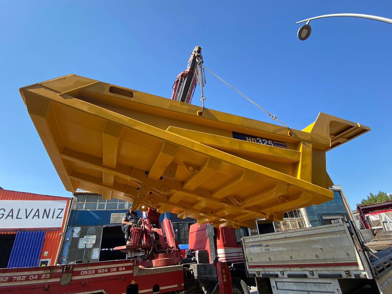 Dump truck - Dömper: 4 kép. Dump truck - Dömper: 4 kép.