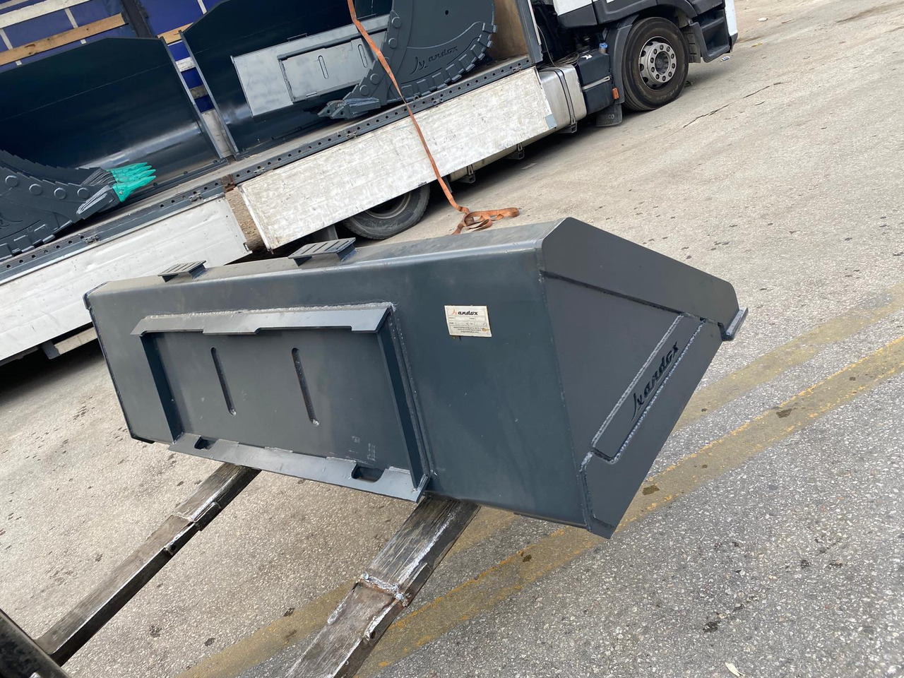 JCB 300 - Rakodókanál - Építőipari gépek: 2 kép. JCB 300 - Rakodókanál - Építőipari gépek: 2 kép.