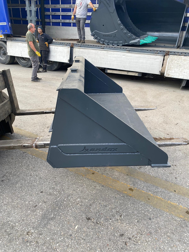 JCB 300 - Rakodókanál - Építőipari gépek: 3 kép. JCB 300 - Rakodókanál - Építőipari gépek: 3 kép.