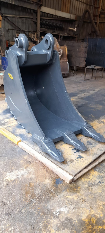 Komatsu - Kotró kanál - Minikotró: 3 kép. Komatsu - Kotró kanál - Minikotró: 3 kép.