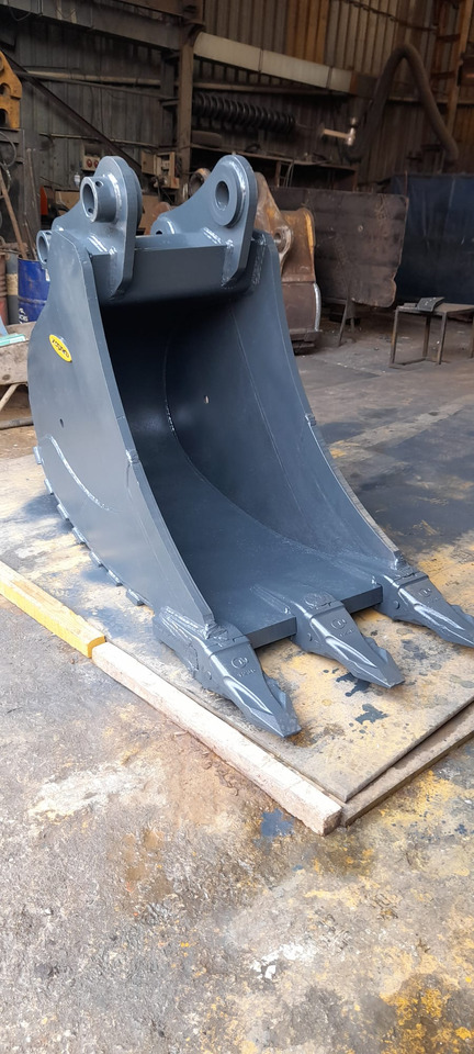 Komatsu - Kotró kanál - Minikotró: 1 kép. Komatsu - Kotró kanál - Minikotró: 1 kép.