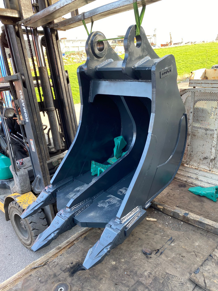 LIUGONG 950 Ripper bucket - Kotró kanál: 1 kép. LIUGONG 950 Ripper bucket - Kotró kanál: 1 kép.