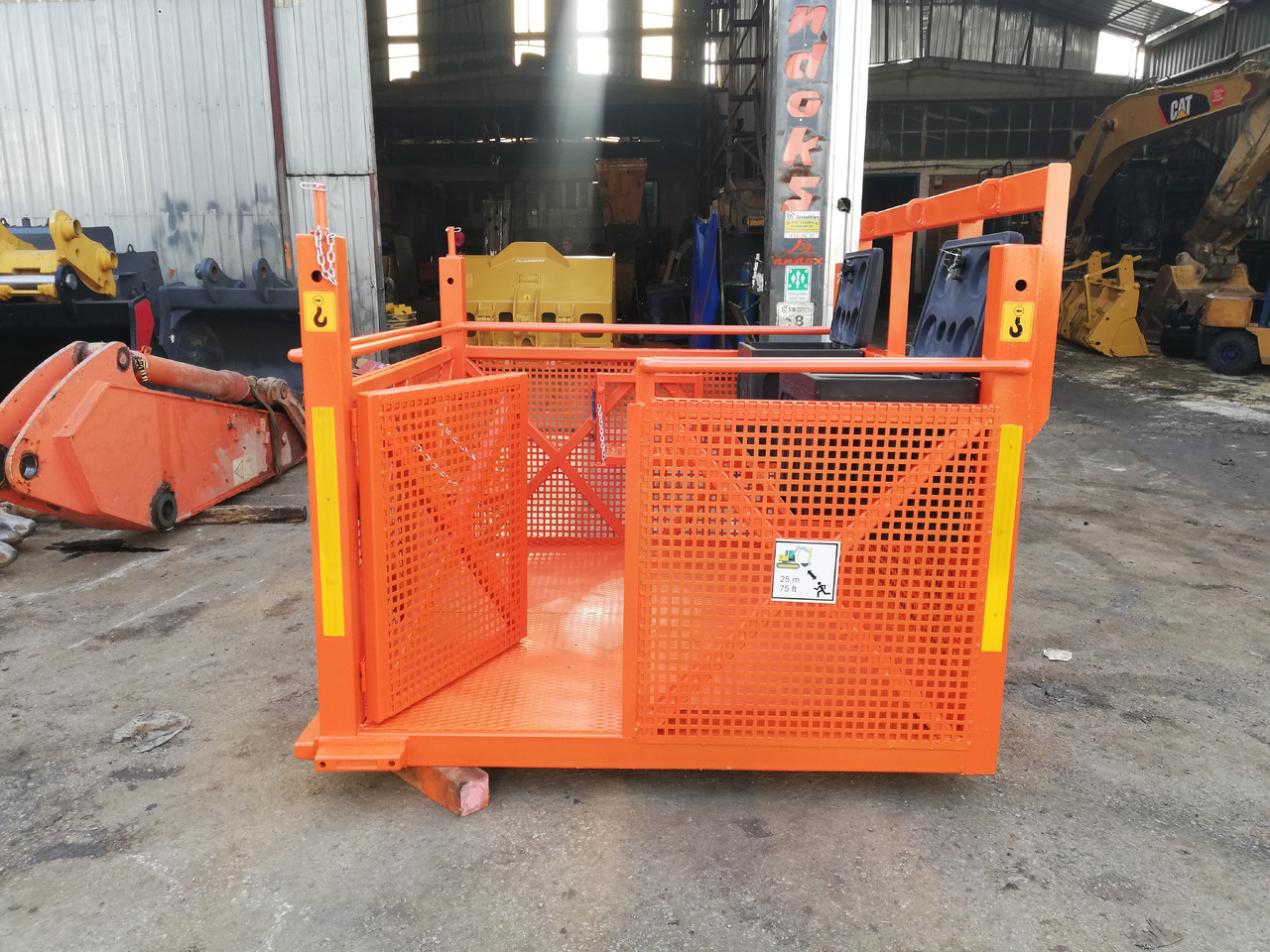 Manitou Basket attachment - Kanál - Bontó kotrógép: 4 kép. Manitou Basket attachment - Kanál - Bontó kotrógép: 4 kép.