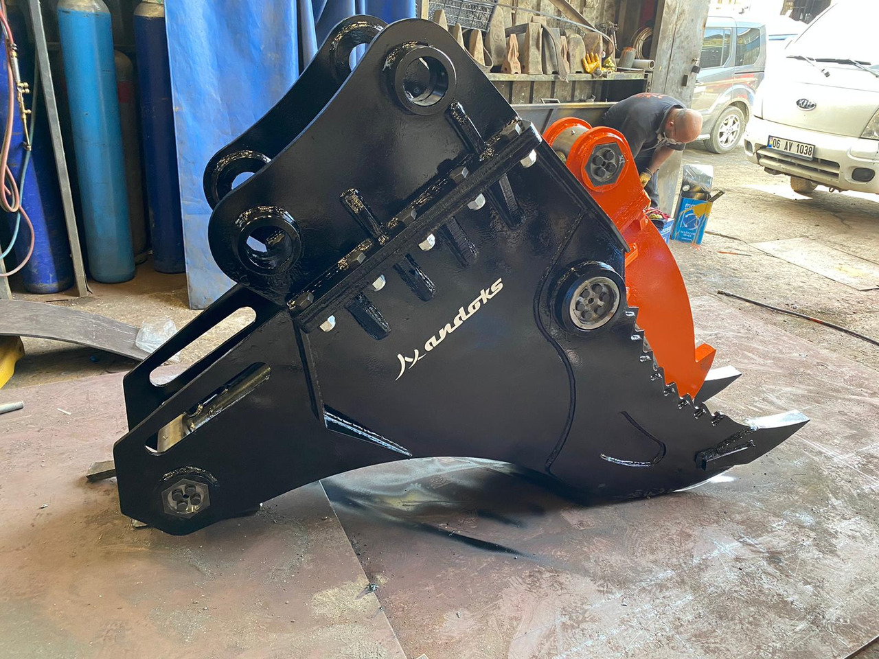 Cracker attacment - Roppantó olló - Építőipari gépek: 2 kép. Cracker attacment - Roppantó olló - Építőipari gépek: 2 kép.