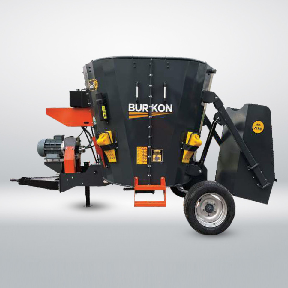 3 m3 Çekilir Yem Karma Makinesi - Etetőkocsi: 1 kép. 3 m3 Çekilir Yem Karma Makinesi - Etetőkocsi: 1 kép.