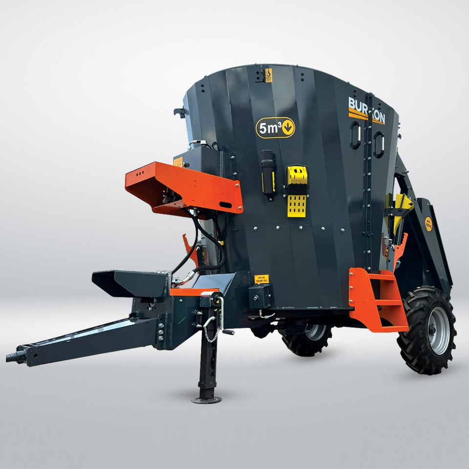 5 m3 Çekilir Yem Karma Makinesi - Etetőkocsi: 2 kép. 5 m3 Çekilir Yem Karma Makinesi - Etetőkocsi: 2 kép.