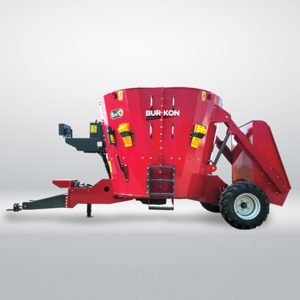 6 m3 Çekilir Yem Karma Makinesi - Etetőkocsi: 1 kép. 6 m3 Çekilir Yem Karma Makinesi - Etetőkocsi: 1 kép.