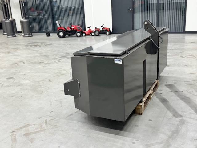 Fendt Frontkist, opbergbox - Alkatrész - Mezőgazdasági gépek: 4 kép. Fendt Frontkist, opbergbox - Alkatrész - Mezőgazdasági gépek: 4 kép.