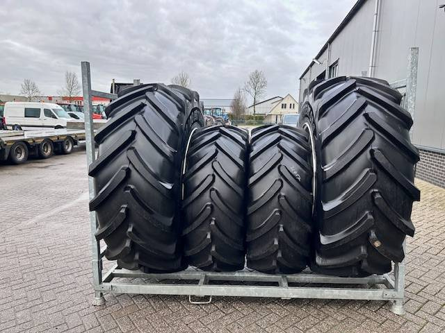 Bridgestone 650/65 R38 + 540/65 R28 VF - Gumiabroncsok és felnik - Mezőgazdasági gépek: 2 kép. Bridgestone 650/65 R38 + 540/65 R28 VF - Gumiabroncsok és felnik - Mezőgazdasági gépek: 2 kép.