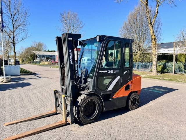Doosan D35c Pro-7 - Dízel targonca: 3 kép. Doosan D35c Pro-7 - Dízel targonca: 3 kép.