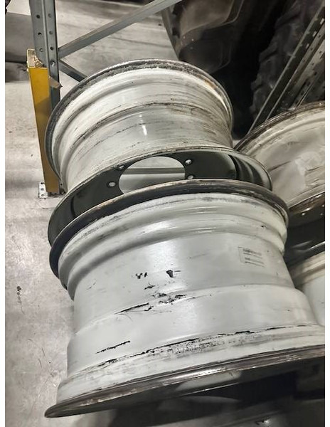 Valtra 15x30 velgen, rims - Gumiabroncsok és felnik - Mezőgazdasági gépek: 3 kép. Valtra 15x30 velgen, rims - Gumiabroncsok és felnik - Mezőgazdasági gépek: 3 kép.