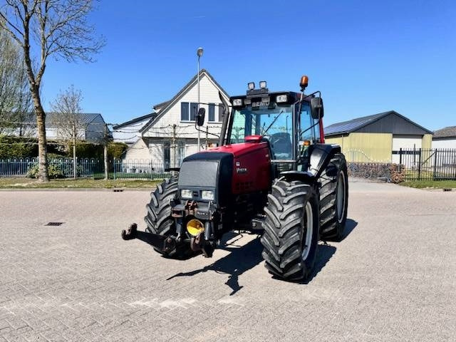 Valtra 6400, Luchtremmen, Fronthef, Frontaftakas - Traktor: 5 kép. Valtra 6400, Luchtremmen, Fronthef, Frontaftakas - Traktor: 5 kép.