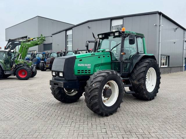 Valtra 8350 Hitech - Traktor: 3 kép. Valtra 8350 Hitech - Traktor: 3 kép.