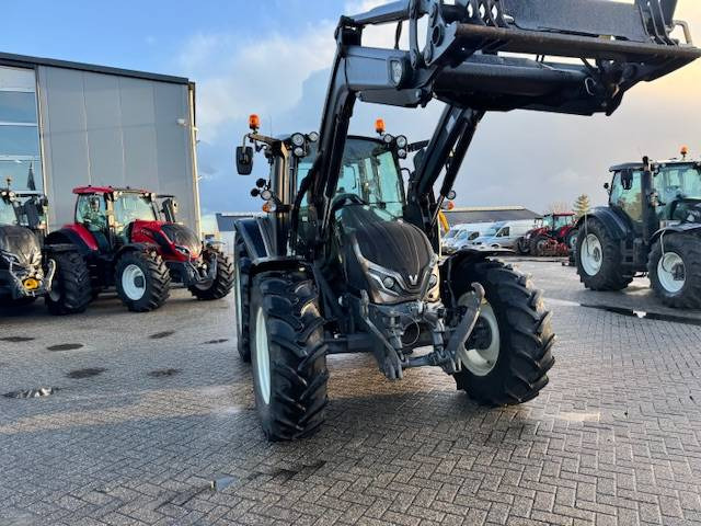 Valtra G115 hitech, 1625 uur, G4 voorlader! - Traktor: 4 kép. Valtra G115 hitech, 1625 uur, G4 voorlader! - Traktor: 4 kép.