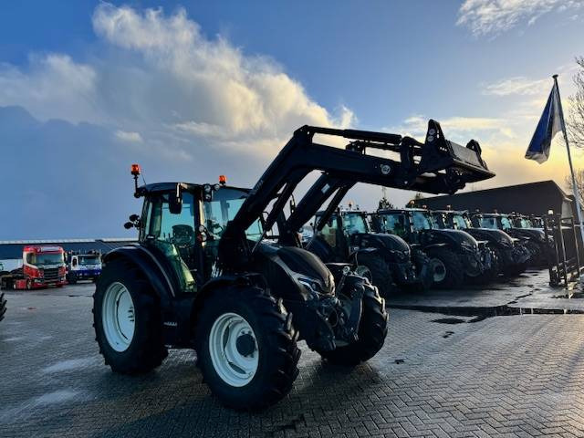 Valtra G115 hitech, 1625 uur, G4 voorlader! - Traktor: 5 kép. Valtra G115 hitech, 1625 uur, G4 voorlader! - Traktor: 5 kép.