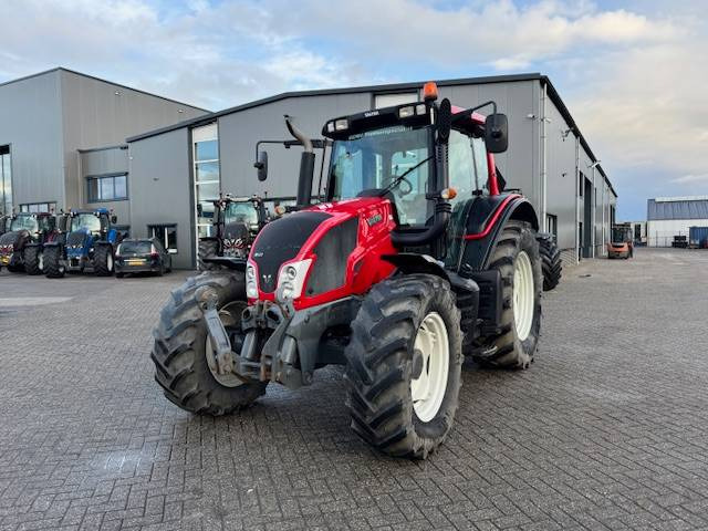 Valtra N123 Hitech5 - Traktor: 5 kép. Valtra N123 Hitech5 - Traktor: 5 kép.
