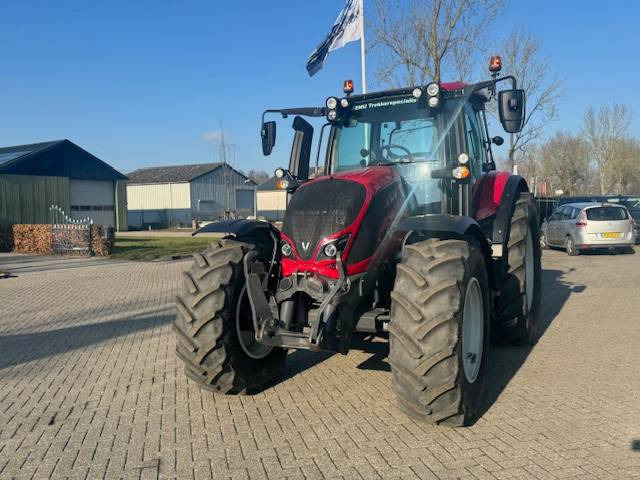 Traktor Valtra N134 Hitech: 18 kép.