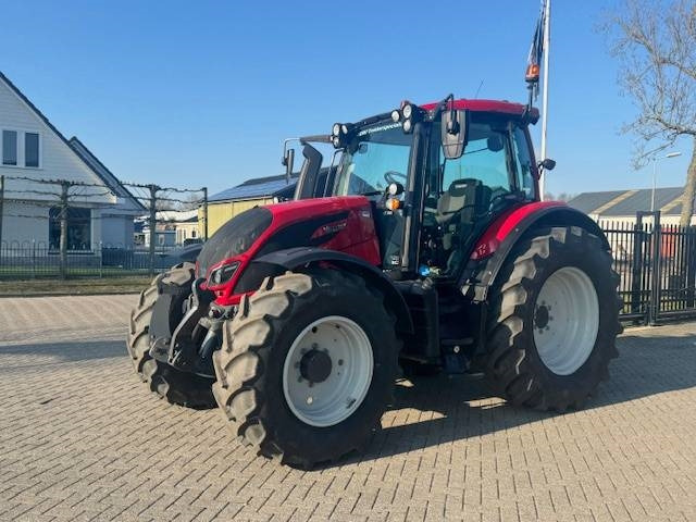 Valtra N134 Hitech - Traktor: 1 kép. Valtra N134 Hitech - Traktor: 1 kép.