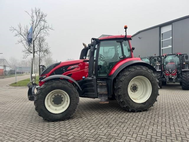 Valtra T144 Hitech - Traktor: 2 kép. Valtra T144 Hitech - Traktor: 2 kép.