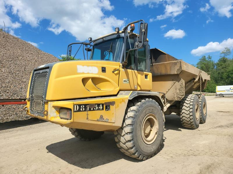 Bell B30D - Csuklós dömper: 1 kép. Bell B30D - Csuklós dömper: 1 kép.