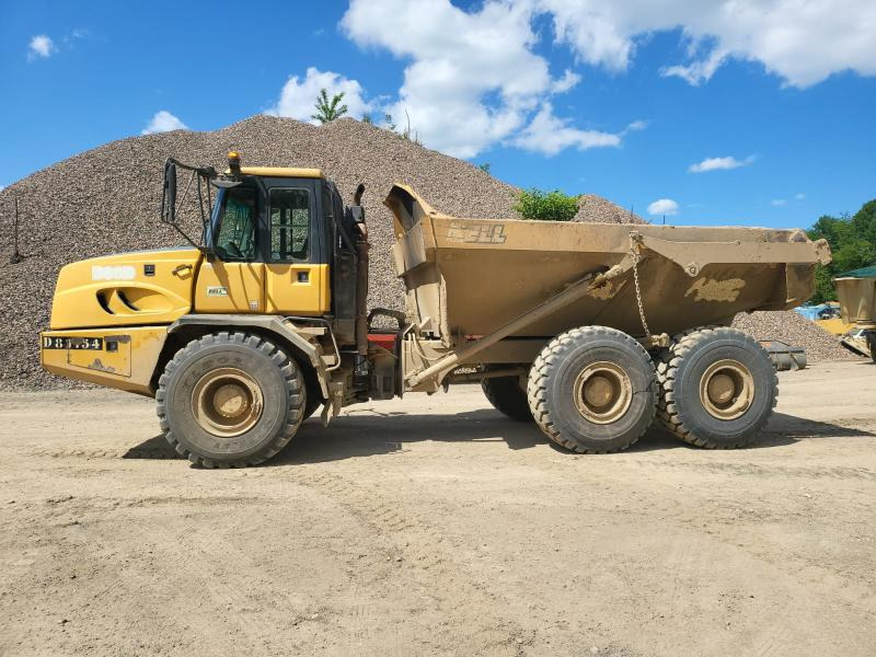 Bell B30D - Csuklós dömper: 2 kép. Bell B30D - Csuklós dömper: 2 kép.