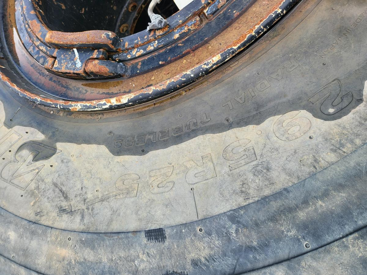 Új Gumiabroncs - Építőipari gépek Bridgestone: 6 kép.