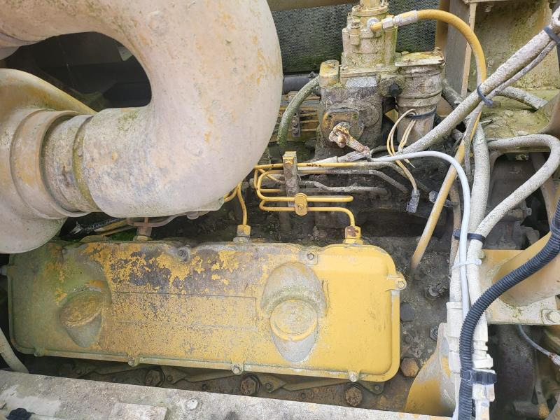 Gumikerekes homlokrakodó Caterpillar 988B: 12 kép.