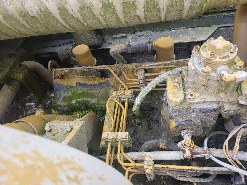 Gumikerekes homlokrakodó Caterpillar 988B: 13 kép.