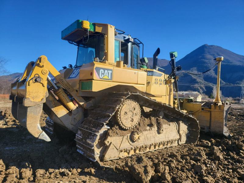 Caterpillar D6T - Buldózer: 1 kép. Caterpillar D6T - Buldózer: 1 kép.