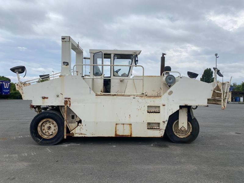 Caterpillar PS300 - Pneumatikus henger: 2 kép. Caterpillar PS300 - Pneumatikus henger: 2 kép.