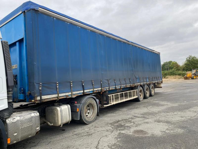 Fruehauf GT TRAILOR - Ponyvás félpótkocsi: 3 kép. Fruehauf GT TRAILOR - Ponyvás félpótkocsi: 3 kép.