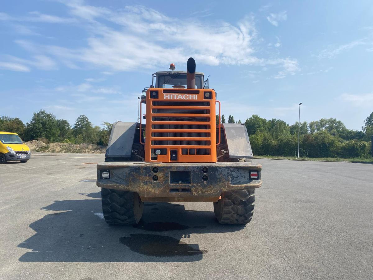 Hitachi LX290 - Gumikerekes homlokrakodó: 5 kép. Hitachi LX290 - Gumikerekes homlokrakodó: 5 kép.