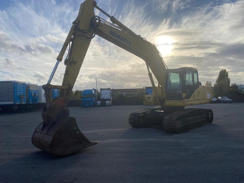Komatsu PC210NLC-7 - Lánctalpas kotró: 4 kép. Komatsu PC210NLC-7 - Lánctalpas kotró: 4 kép.
