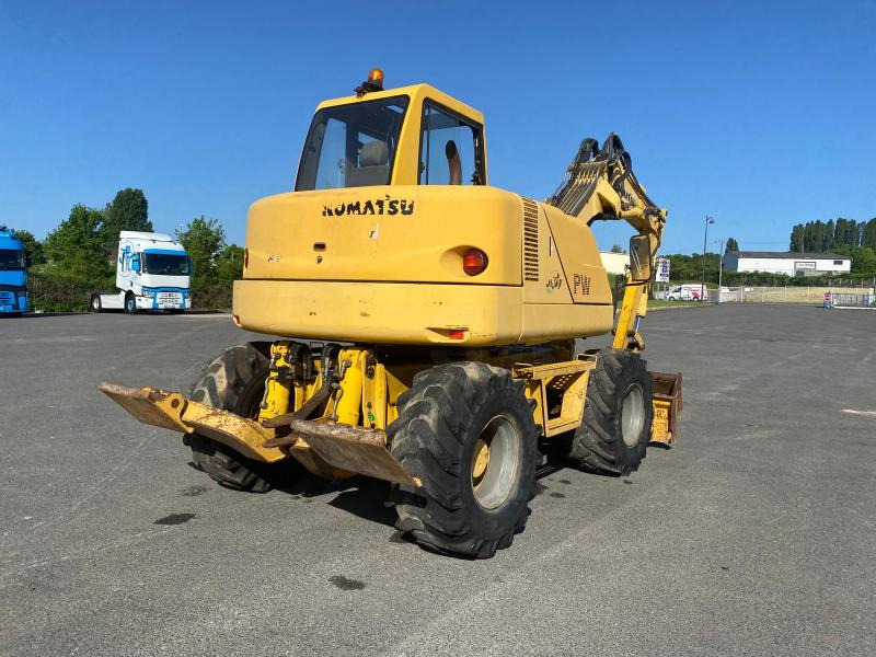 Komatsu PW95 - Gumikerekes kotró: 4 kép. Komatsu PW95 - Gumikerekes kotró: 4 kép.