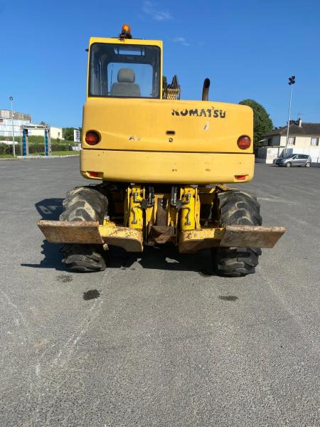 Komatsu PW95 - Gumikerekes kotró: 3 kép. Komatsu PW95 - Gumikerekes kotró: 3 kép.