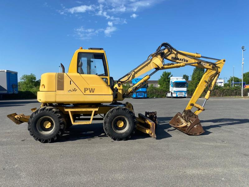 Komatsu PW95 - Gumikerekes kotró: 5 kép. Komatsu PW95 - Gumikerekes kotró: 5 kép.