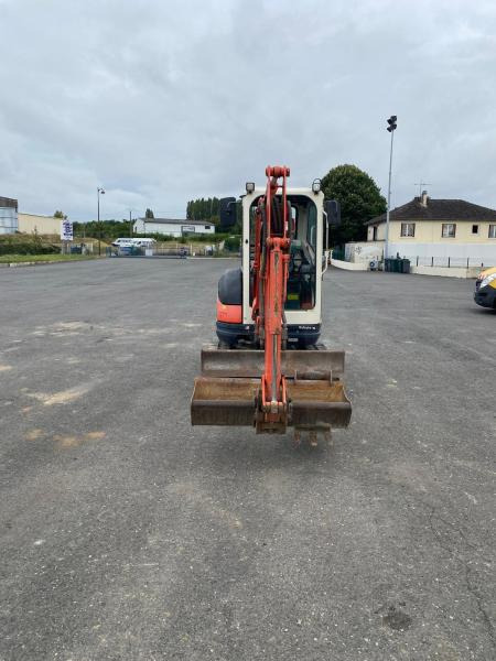 Kubota Series U 25.3 - Minikotró: 2 kép. Kubota Series U 25.3 - Minikotró: 2 kép.