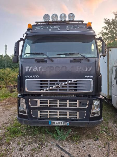 Volvo FH16 - 610 - Platós teherautó: 2 kép. Volvo FH16 - 610 - Platós teherautó: 2 kép.
