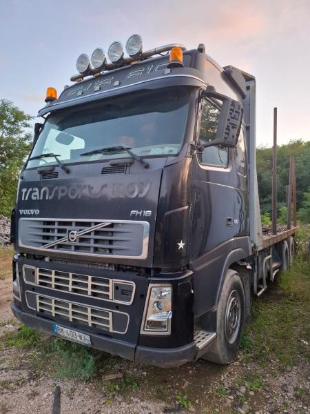 Volvo FH16 - 610 - Platós teherautó: 3 kép. Volvo FH16 - 610 - Platós teherautó: 3 kép.